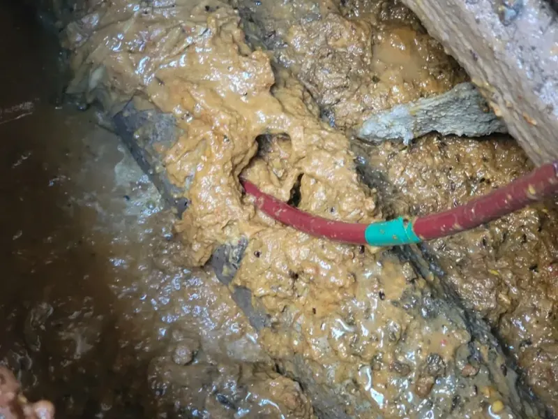 울산 남구 배관 바닥에 쌓인 슬러지